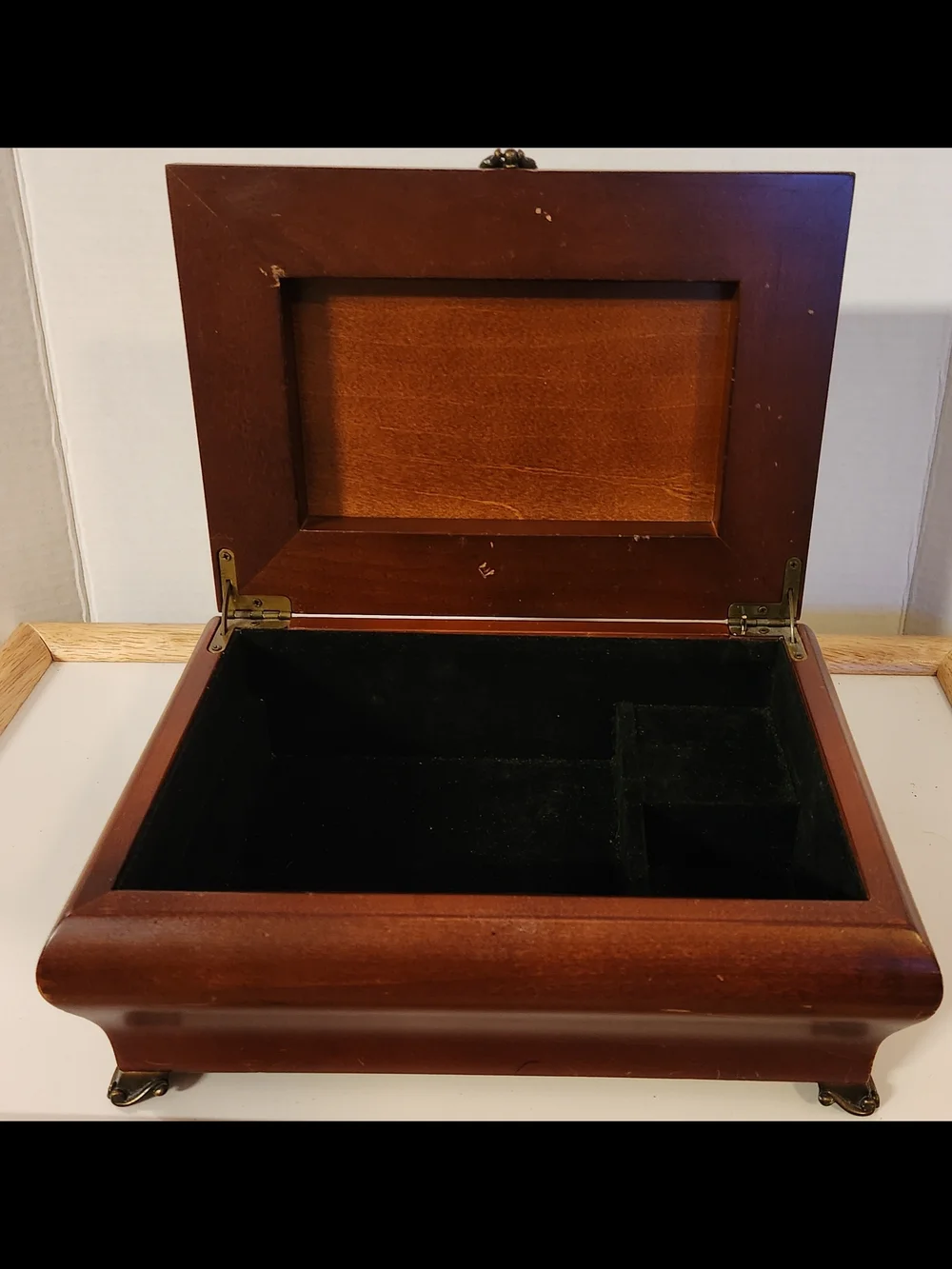 Vintage 1998 Bombay Company Musical Jewelry Box Model 083 Cherry Wood Sankyo